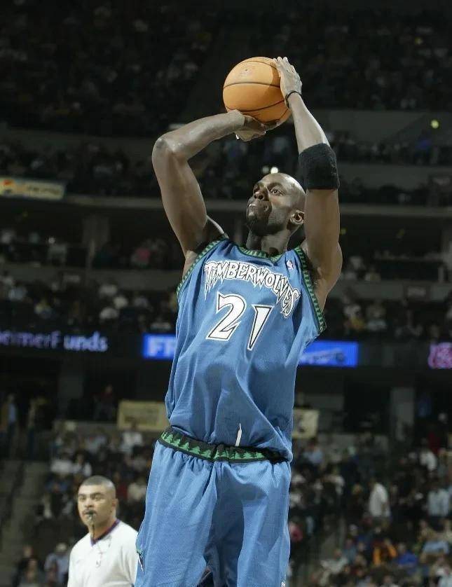 关于加时末段CBA季后赛焦点战，明尼苏达森林狼调整名单，压力陡增，临场指挥获称赞的信息