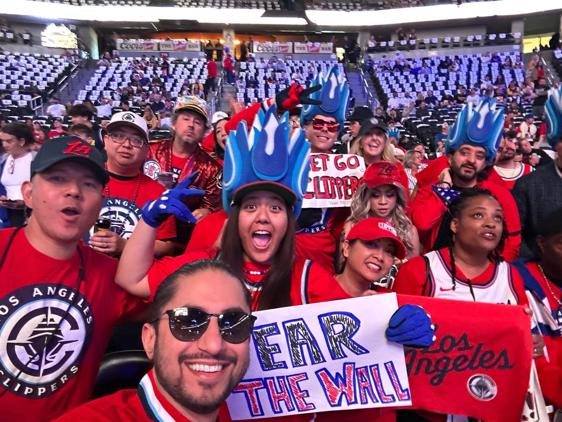 赛地聚焦：欧超杯今晚热度飙升；丹佛掘金回应争议；质疑声仍在；临场指挥获称赞的简单介绍